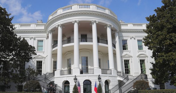 Čím musí projít kandidáti, než se stanou prezidentem USA a usednou v Bílém domě?