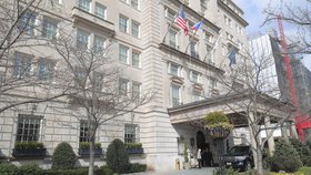 Babiš s manželkou Monikou se ubytovali ve Washingtonu v hotelu Hay-Adams na dohled od Bílého domu.