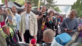 Andrej Babiš (ANO) v Litoměřicích předal krajské záchrance nové sanitky. Sám skončil na lůžku (11.9.2026).