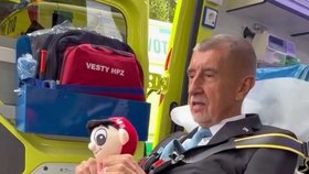Andrej Babiš (ANO) v Litoměřicích předal krajské záchrance nové sanitky. Sám skončil na lůžku (11.9.2026).