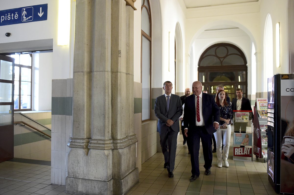 Andrej Babiš se svým kabinetem v Ústeckém kraji: S hejtmanem Bubeníčkem (14.5.2018)