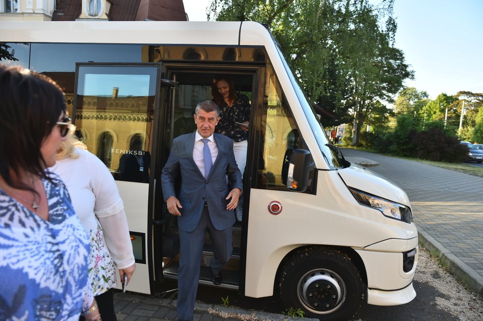 Andrej Babiš s vládou vyrazil i do Ústeckého kraje, navštívil i sociálně vyloučené lokality.