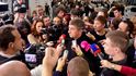 Andrej Babiš v zajetí novinářů