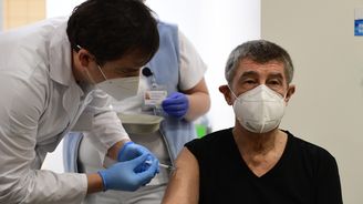 Pokud půjde očkování v Česku tímto tempem, tak skončí za tři roky. Kde udělali soudruzi chybu?