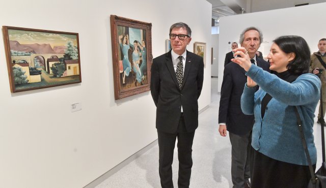 Premiér ČR se sešel s ředitelem Národní galerie Jiřím Fajtem a s prezidentem Centre Pompidou Sergem Lasvignesem kvůli potenciální užší spolupráci mezi oběma institucemi. Záměr je takový, že by v Praze mohla vzniknout středoevropská pobočka Centre Pompidou.
