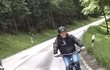 Andrej Babiš s dětmi Vivien a Frederikem na kole. Andrej Babiš s dětmi Vivien a Frederikem na kole.