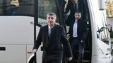 Babiš otočil: Peníze autobusákům dají kraje. „Populismus,“ šije do něj náměstek