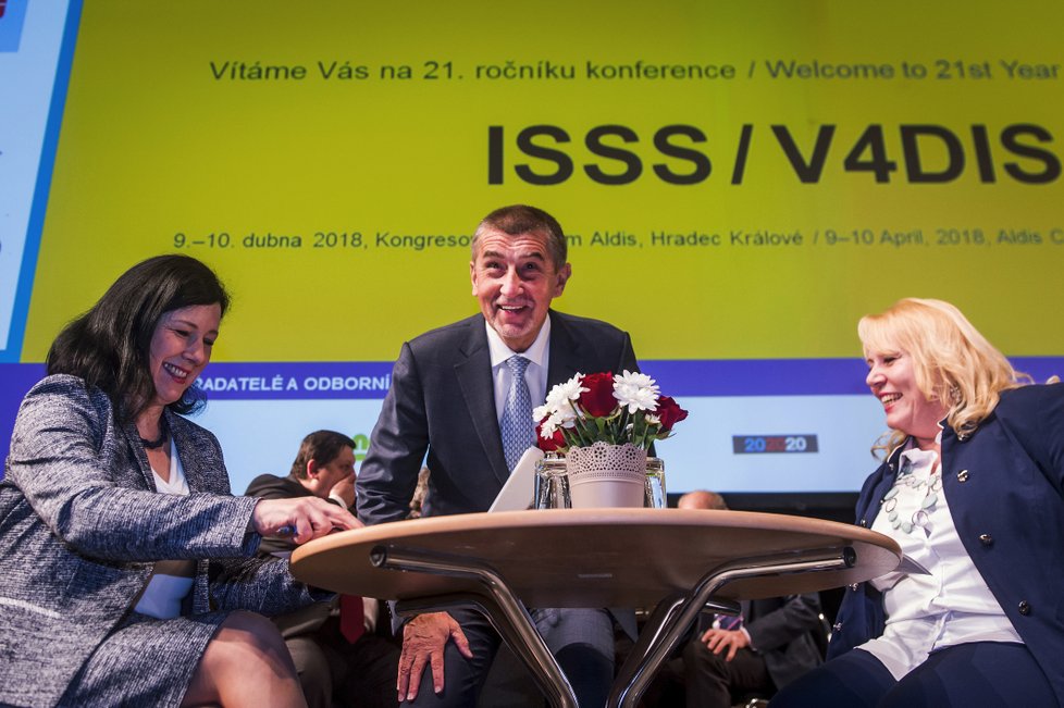 Babiš s vládou v Královéhradeckém kraji: Při konferenci Internet ve státní správě a samosprávě (9.4.2018)