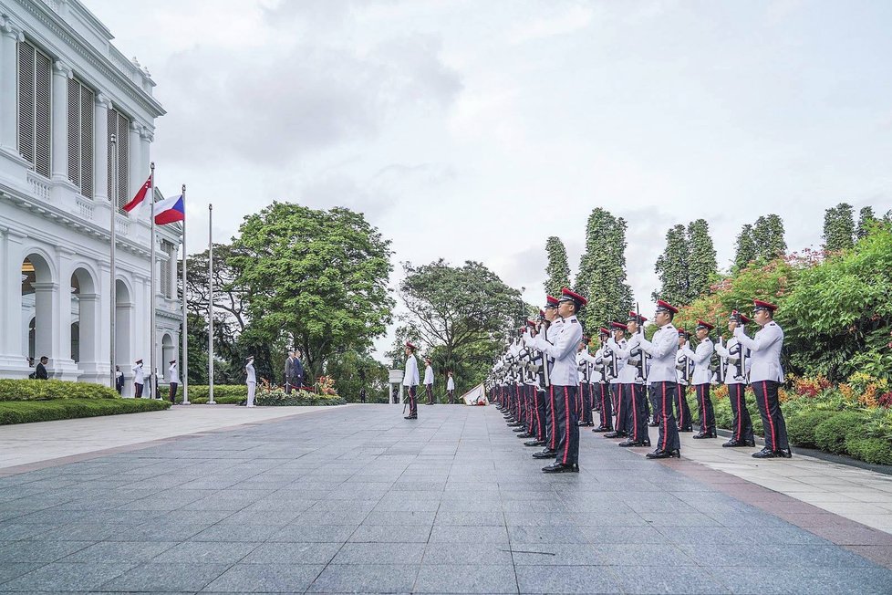 Předseda vlády Andrej Babiš přiletěl na oficiální návštěvu Singapuru