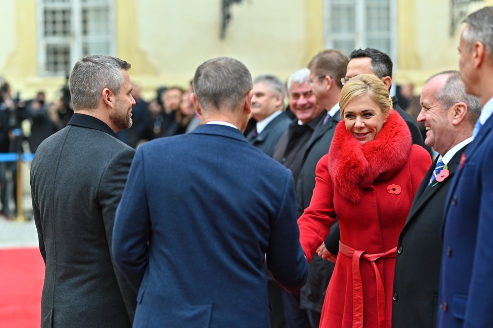 Ve Valticích na jednání české a slovenské vlády nechyběla ani Denisa Saková, ministryně vnitra. Jednala s vicepremiérem a českým protějškem Janem Hamáčkem.