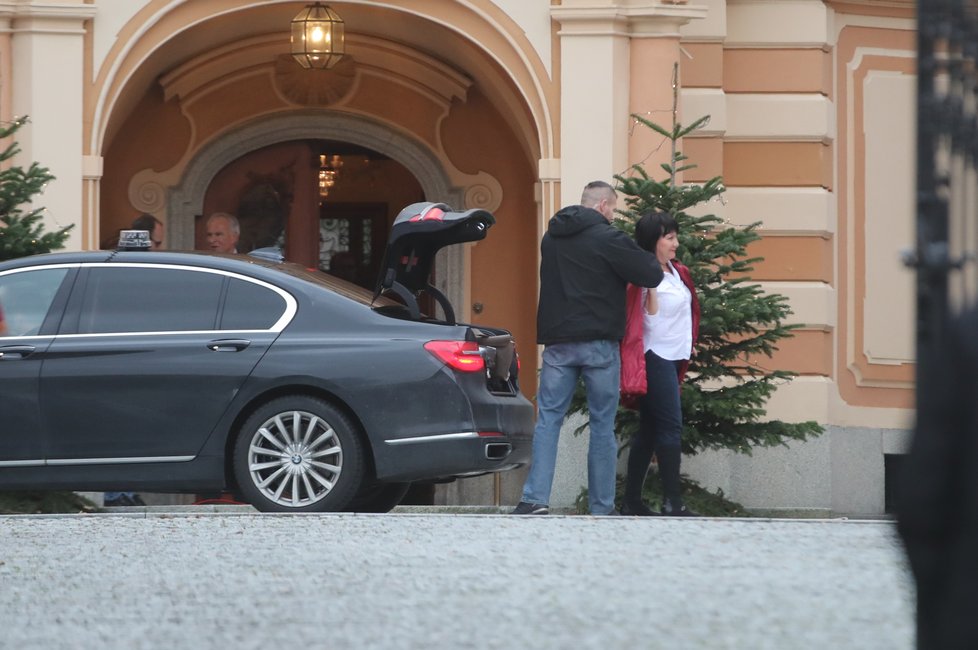 Neformální výjezdní zasedání Babišovy vlády na zámku Štiřín: Ministryně financí Alena Schillerová (9.12.2018)