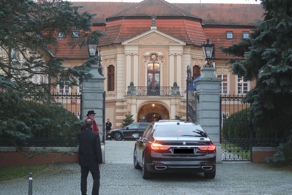 Neformální výjezdní zasedání Babišovy vlády na zámku Štiřín (9. 12. 2018)