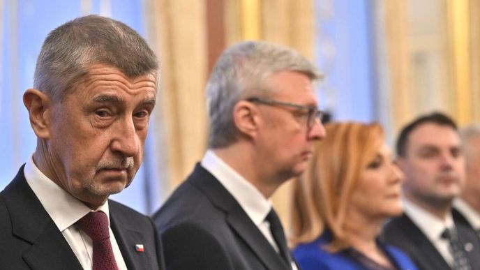 Premiér Andrej Babiš (ANO) při jmenování nové vlády prezidentem Petrem Pavlem, 15. prosince 2025, Pražský hrad. Premiér Andrej Babiš (ANO) při jmenování nové vlády prezidentem Petrem Pavlem, 15. prosince 2025, Pražský hrad.
