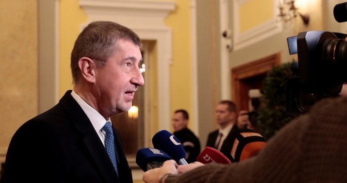 Andrej Babiš dorazil na jednání vlády krátce před půl sedmou. Měl ještě schůzku s některými ministry