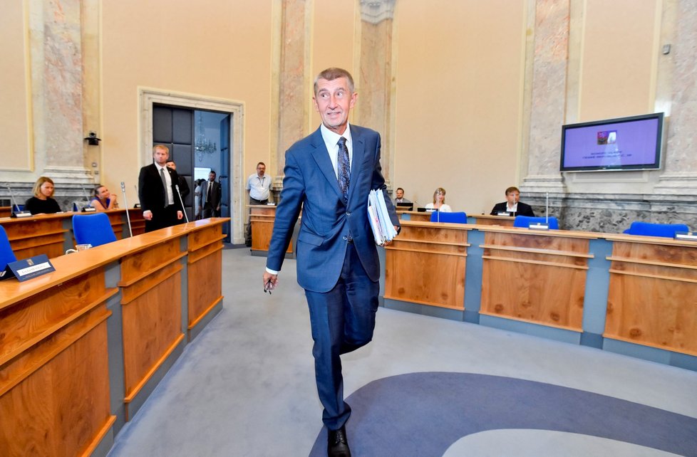 Premiér Andrej Babiš přichází na schůzi vlády. (26. 8. 2019)