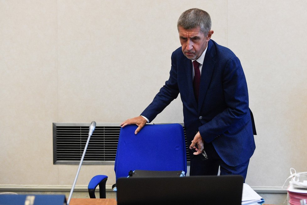 Premiér Andrej Babiš (ANO) před schůzí vlády (9. 9. 2019)