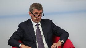 Babiš v horkém křesle Blesku: Najímá dělníky do drůbežárny Agrofertu mafie?