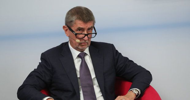 Babiš v horkém křesle Blesku: Najímá dělníky do drůbežárny Agrofertu mafie?