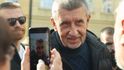 Expremiér Andrej Babiš objíždí od jara republiku v obytném voze. Expremiér Andrej Babiš objíždí od jara republiku v obytném voze.