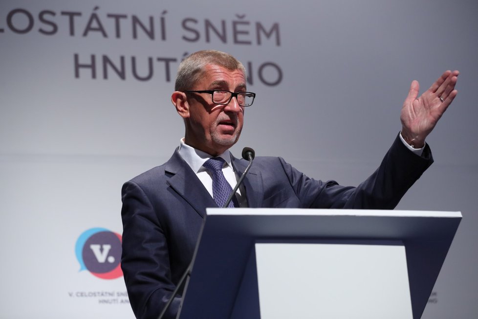 Premiér Andrej Babiš (ANO) uvedl, že Česko je ochotné s obnovou Notre-Damu finančně pomoci. Chrám v pondělí večer zachvátil mohutný požár.