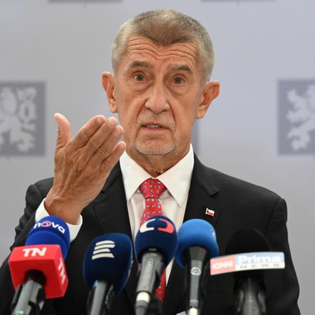 Ponížení Motoristů dokonáno: Babiš jim diktuje zdražení mýtného a dál seká obří dluhy Ponížení Motoristů dokonáno: Babiš jim diktuje zdražení mýtného a dál seká obří dluhy
