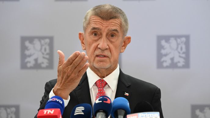Premiér Andrej Babiš (ANO) před odletem na summit V4 (10.9.2026) Premiér Andrej Babiš (ANO) před odletem na summit V4 (10.9.2026)