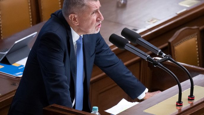 Předseda ANO Andrej Babiš vystupuje v Poslanecké sněmovně na začátku června