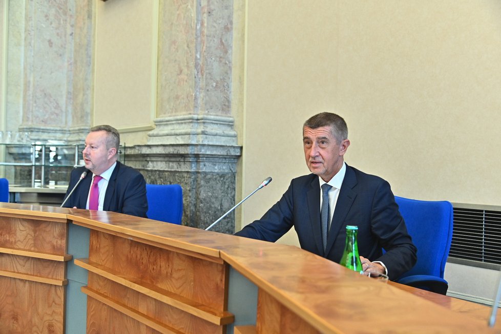 Premiér Andrej Babiš před začátkem jednání (7. 5. 2019)