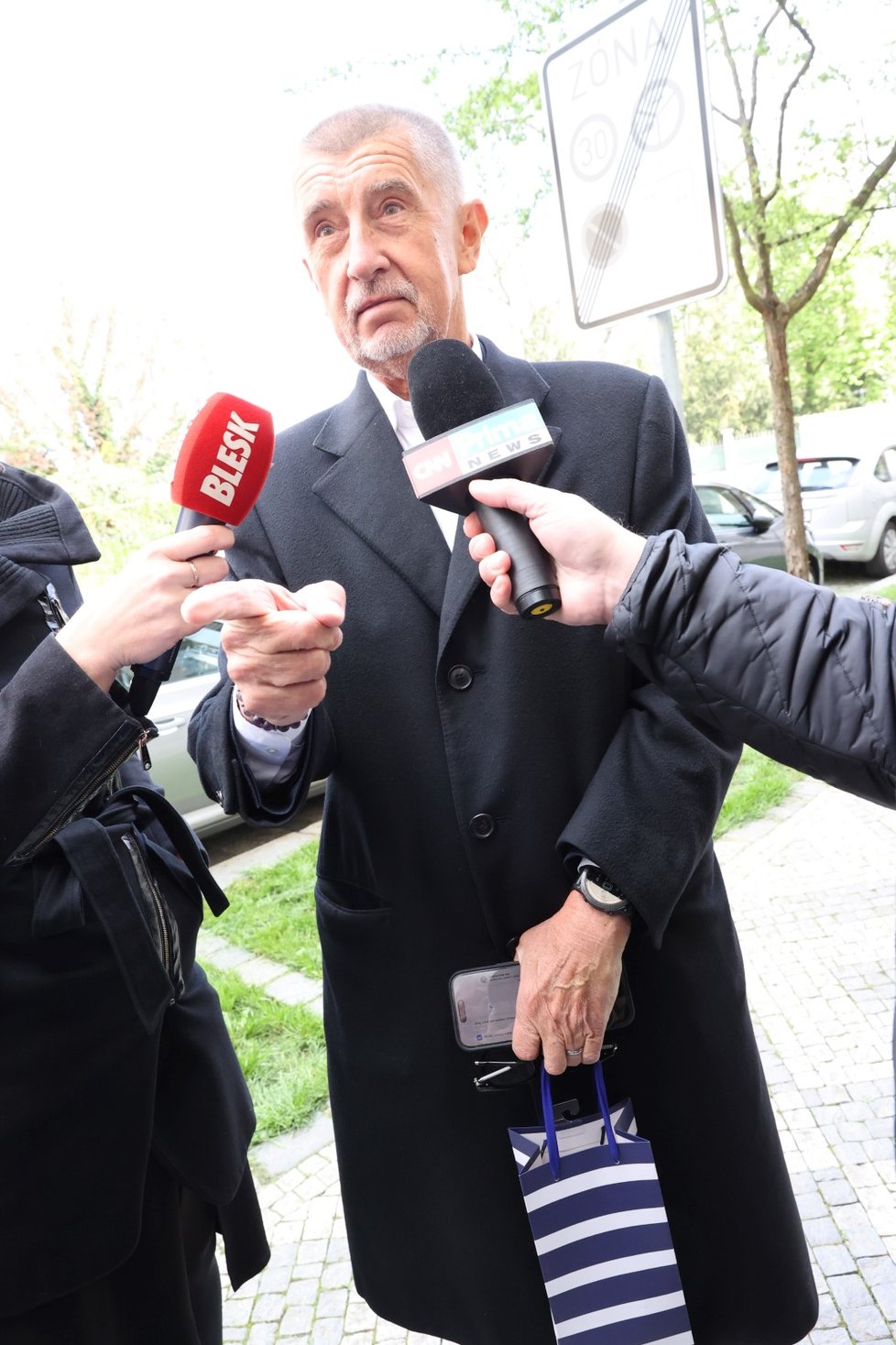 Šéf hnutí ANO Andrej Babiš na návštěvě v kanceláři exprezidenta Miloše Zemana (26.4.2023)