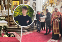 Utonulému Andrijovi (†19) daly sbohem desítky lidí: Smutek, ticho a bolest z loučení