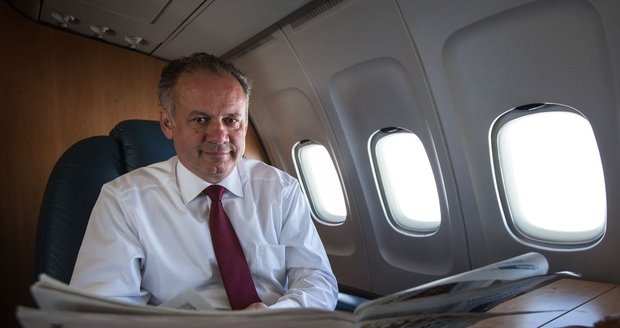 Slovenský prezident Andrej Kiska v letadle