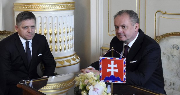 Vítěze slovenských voleb Roberta Fica pověřil prezident Andrej Kiska sestavením vlády (archivní foto).