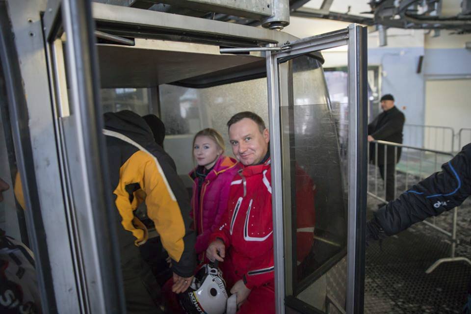 Polský prezident Andrzej Duda s dcerou v kabinkové lanovce