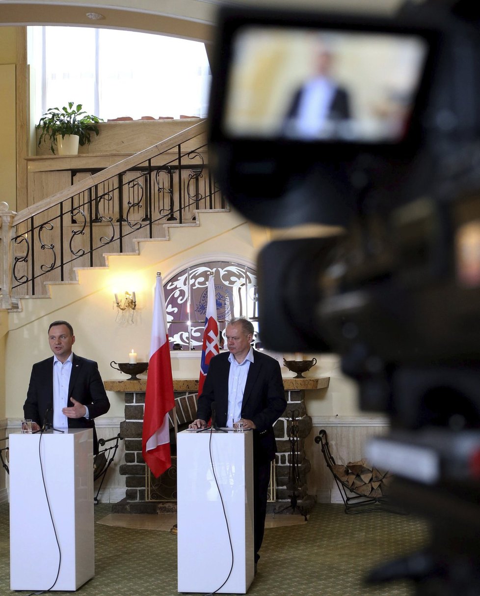 Polský prezident Andrzej Duda a slovenský prezident Andrej Kiska na tiskovce