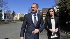 Andrej Kiska v doprovodu své dcery Natálie, která však na Slovensku nežije - pracuje v Londýně