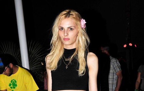 Sexy model(ka) Andrej(a) Pejic předváděl(a) mužské i dámské oblečení: Teď je ženou!