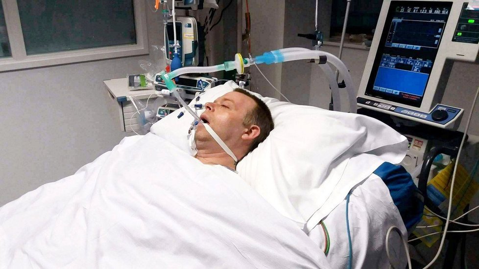 Andrew Broadhurst v nemocnici, kdy už byl jeho stav extrémně vážný.