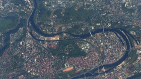 Takto vypadá Praha z výšky přesahující 400 km.