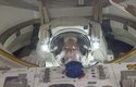 Andrew Feustel během výstupu do kosmu v roce 2011