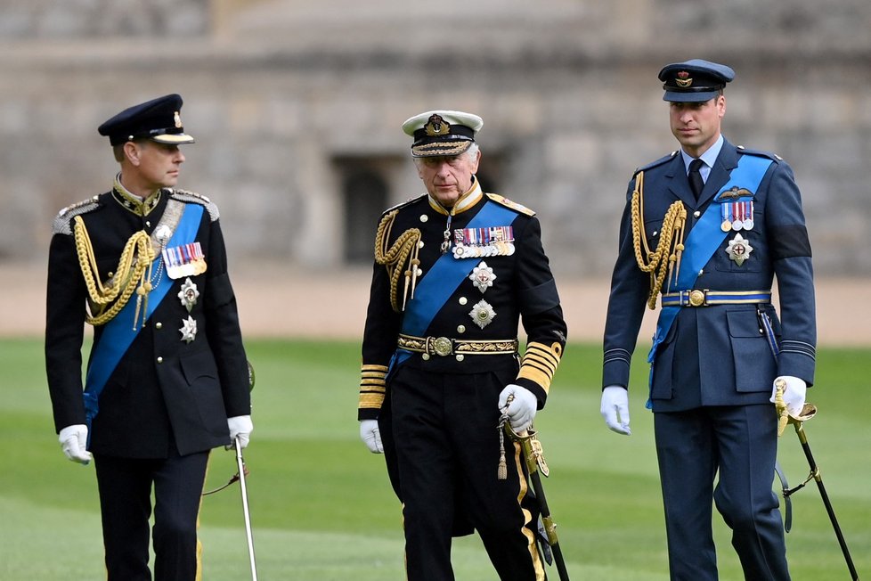 Princ Edward a Andrew na pohřbu královny Alžběty II.