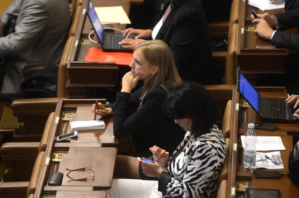 Lenka Andrýsová ještě v poslanecké lavici