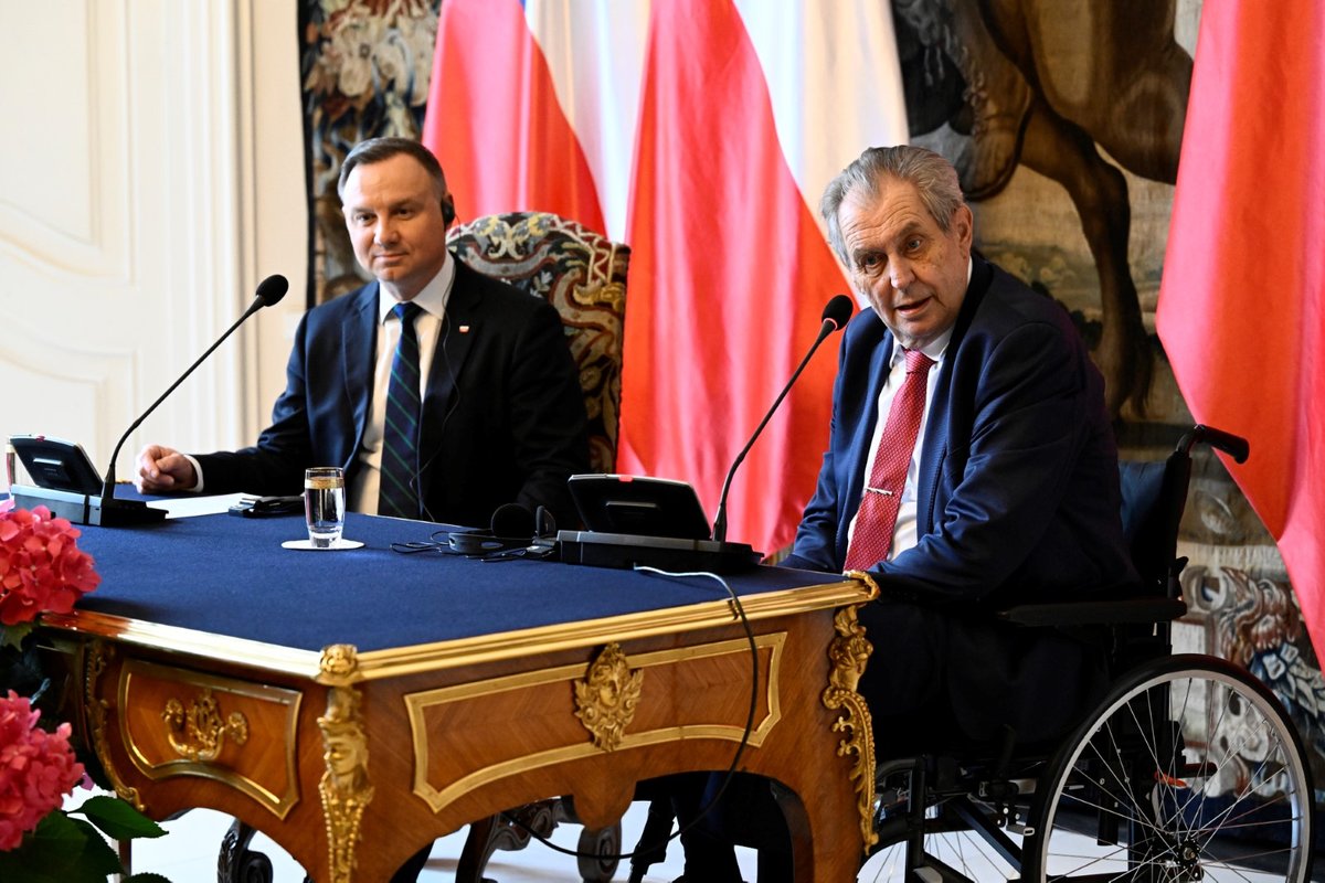 Polský prezident Andrzej Duda s českým prezidentem Milošem Zemanem (27.4.2022)