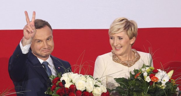 Polský prezident s manželkou četli v Praze dětem. Zajdou i k hrobu Havla