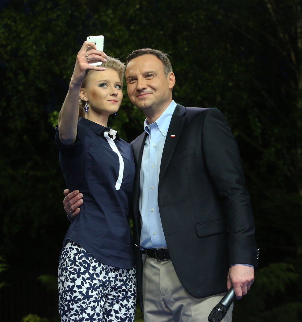 Polské volební selfie: Andrzej Duda s dcerou Kingou