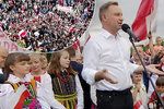 Polský prezident Andrzej Duda během vítězného projevu před svými příznivci po 2. kole voleb v Polsku (13.7.2020)