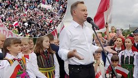 Polský prezident Andrzej Duda během vítězného projevu před svými příznivci po 2. kole voleb v Polsku (13.7.2020)