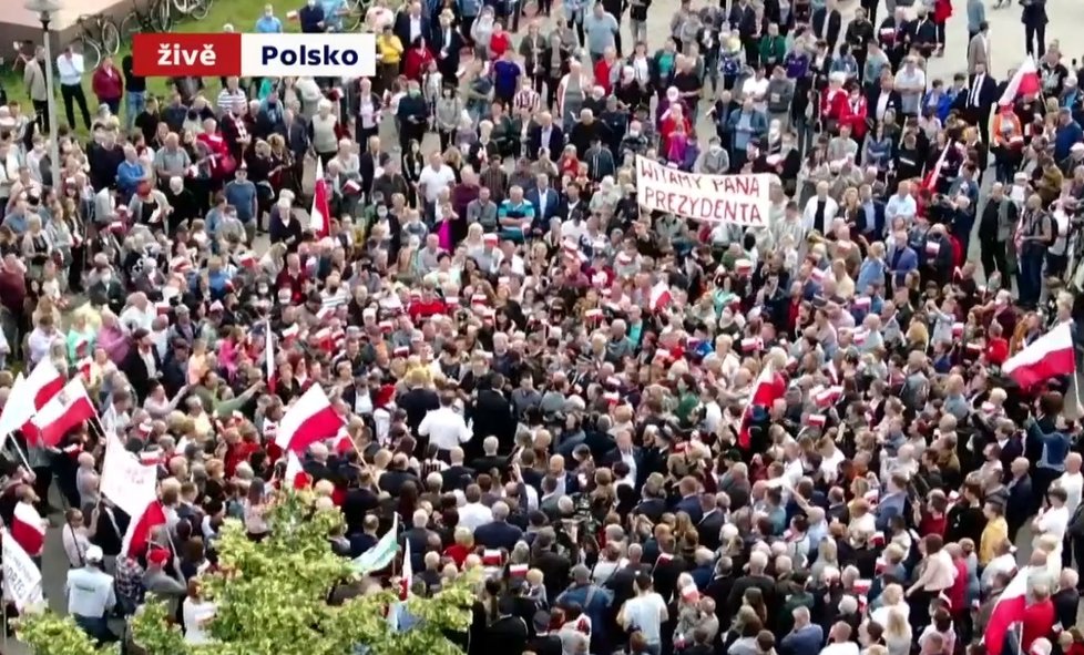 Polský prezident Andrzej Duda během vítězného projevu před svými příznivci po 2. kole voleb v Polsku (13. 7. 2020)