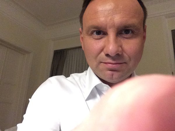 Polský prezident Andrzej Duda dnes oznámil, že podepíše zákon, který hrozí až tříletým vězením za připisování odpovědnosti polskému národu či státu za vyvražďování Židů a další zločiny spáchané za druhé světové války německými nacisty.