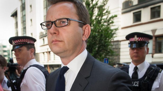 Andy Coulson před soudem v Londýně