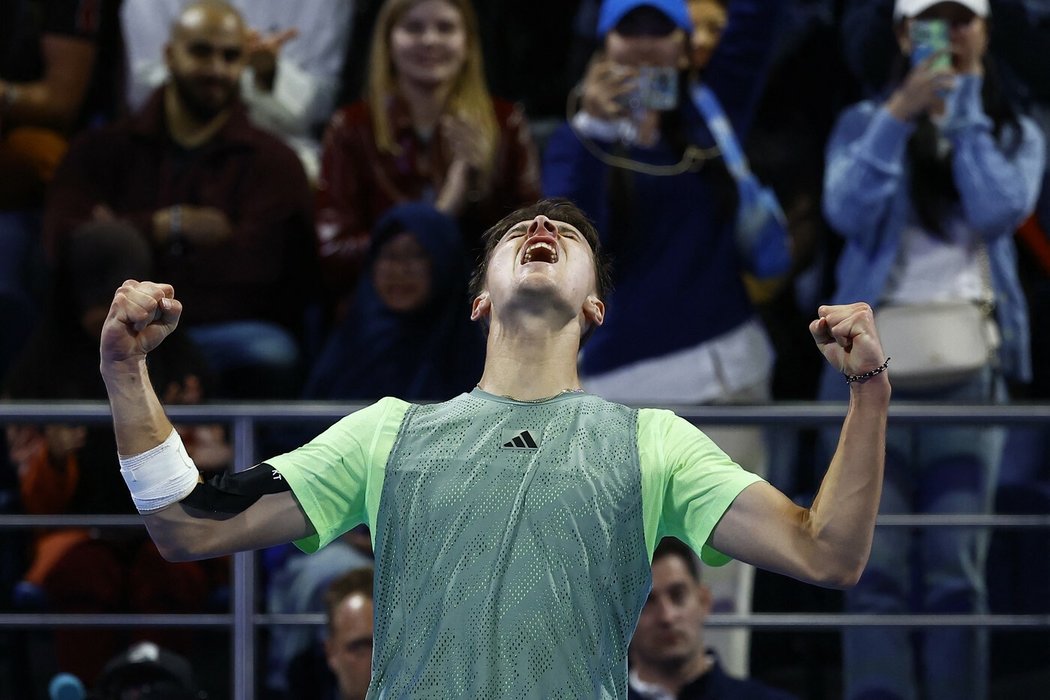 Tenista Jakub Menšík udolal po výborném výkonu legendárního Andyho Murrayho